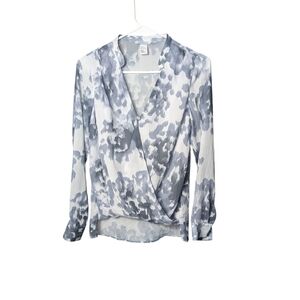 H&M Women's Gray White Floral Wrap Top Lightweight Flowy Size 4